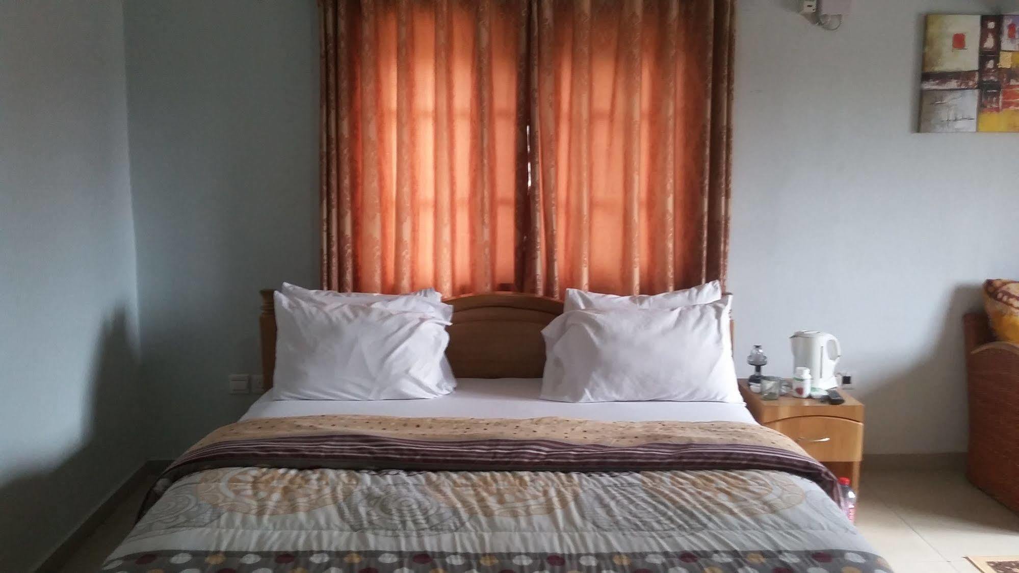 Bella Luxury Hotel Acra Exterior foto